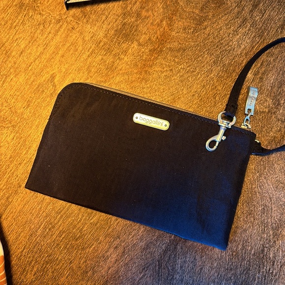 Baggallini -Wallet Clutch Black light blue NWOT! - Picture 1 of 11